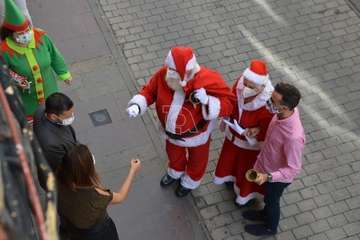 Presentación del proyecto 'Telde en Navidad' con presencia de Papá Noel y su esposa/TA.